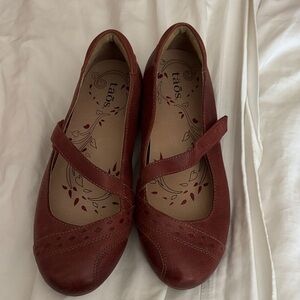 Taos Footwear Women's Burgundy Mary Jane Flats